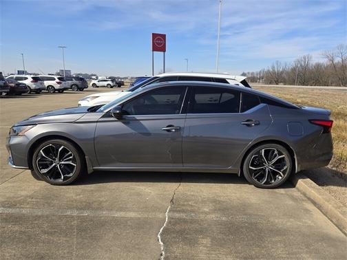 2025 Nissan Altima SR