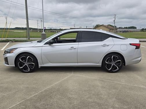 Brilliant Silver Metallic 2024 Nissan Altima 2.5 SR