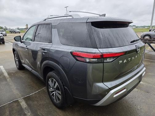 Gun Metallic 2025 Nissan Pathfinder SL