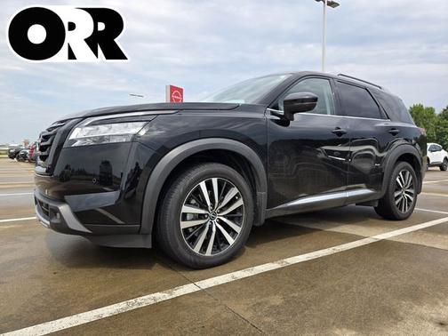 Black 2024 Nissan Pathfinder Platinum