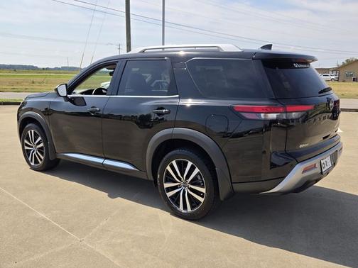 Black 2024 Nissan Pathfinder Platinum