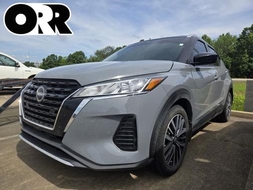 Boulder Gray Metallic 2024 Nissan Kicks SV