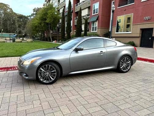 2010 INFINITI G37 Sport