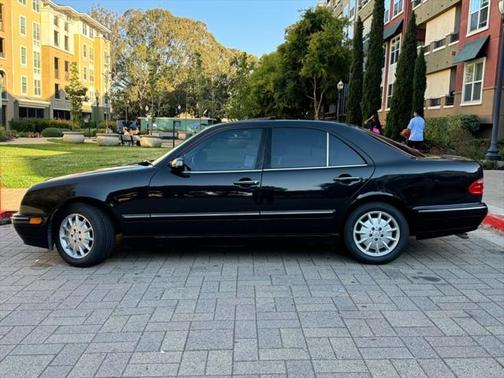 2000 Mercedes-Benz E-Class E320