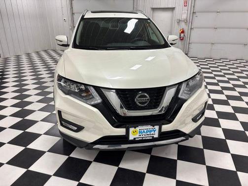 White 2018 Nissan Rogue SV