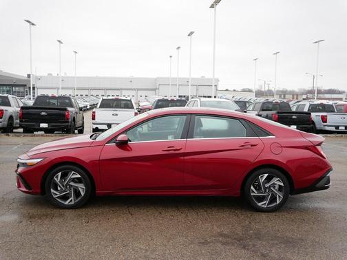 2025 Hyundai ELANTRA SEL