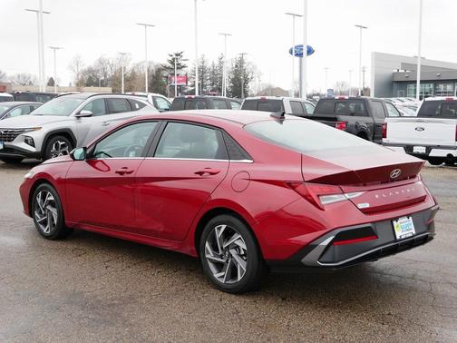 2025 Hyundai ELANTRA SEL