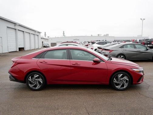 2025 Hyundai ELANTRA SEL