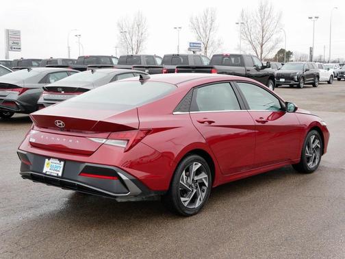 2025 Hyundai ELANTRA SEL