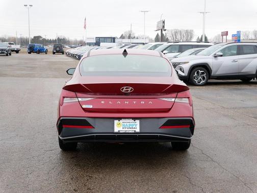 2025 Hyundai ELANTRA SEL