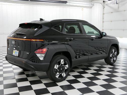 Abyss Black Pearl 2025 Hyundai KONA SEL