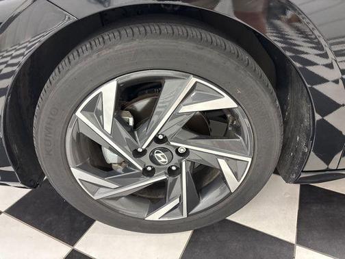 Abyss Black 2024 Hyundai ELANTRA Limited