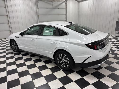 2026 Hyundai SONATA Hybrid Base