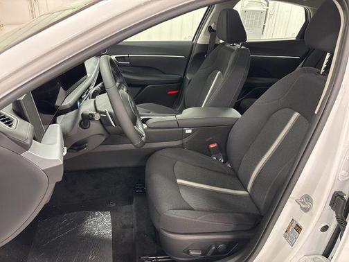 2026 Hyundai SONATA Hybrid SE