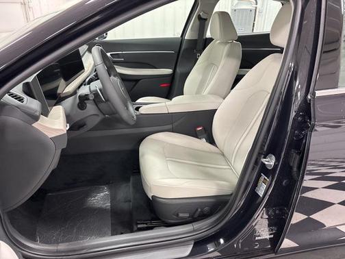 2025 Hyundai SONATA Hybrid SE