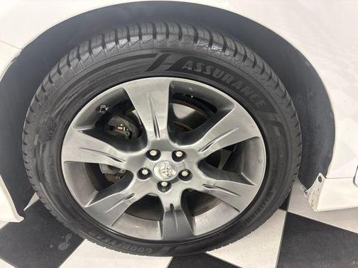 Super White 2016 Toyota Sienna SE