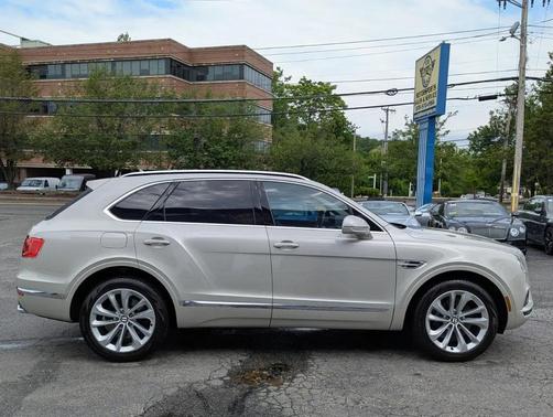 White Sand 2020 Bentley Bentayga V8