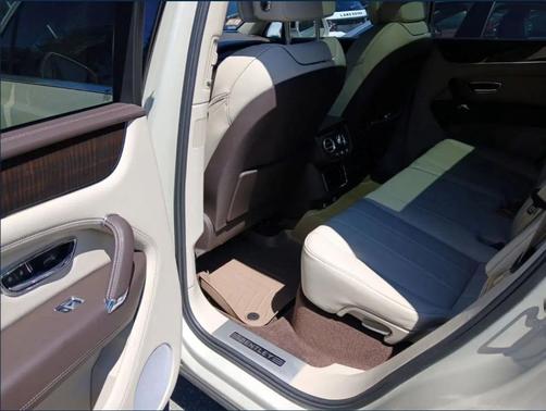 White Sand 2020 Bentley Bentayga V8