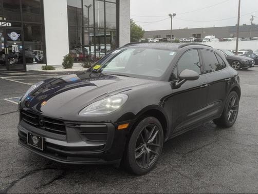 2023 Porsche Macan AWD