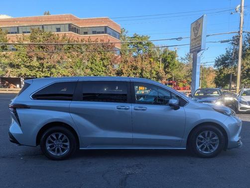 2021 Toyota Sienna XLE 7 Passenger