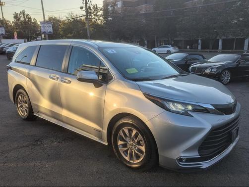 2021 Toyota Sienna XLE 7 Passenger