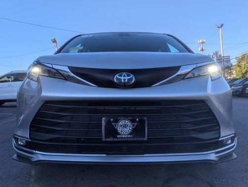2021 Toyota Sienna XLE 7 Passenger