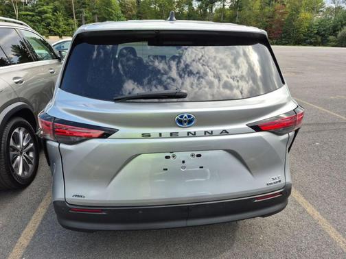 2021 Toyota Sienna XLE 7 Passenger