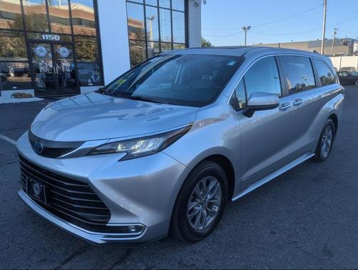 2021 Toyota Sienna XLE 7 Passenger
