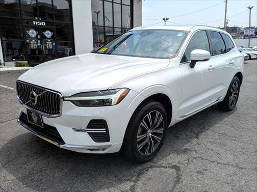 2022 Volvo XC60 B5 Inscription