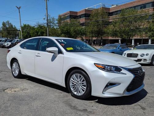 Eminent White Pearl 2017 Lexus ES 350 Base
