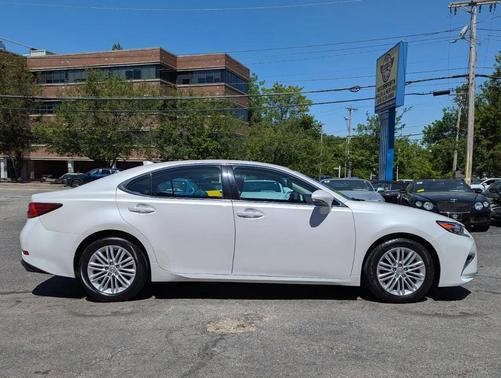 Eminent White Pearl 2017 Lexus ES 350 Base
