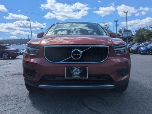 2020 Volvo XC40 T5 Momentum