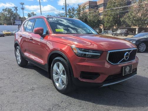 2020 Volvo XC40 T5 Momentum