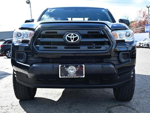 2017 Toyota Tacoma SR