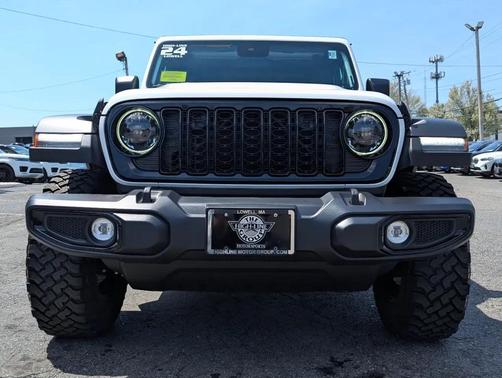 Bright White Clearcoat 2024 Jeep Wrangler Willys