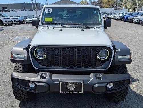 Bright White Clearcoat 2024 Jeep Wrangler Willys