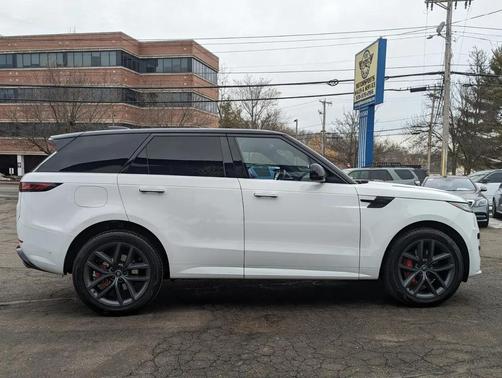 2024 Land Rover Range Rover Sport SE