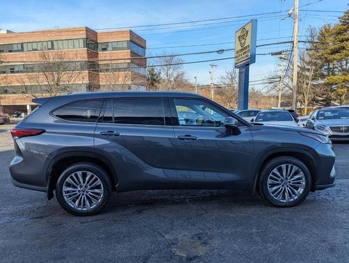2022 Toyota Highlander Platinum