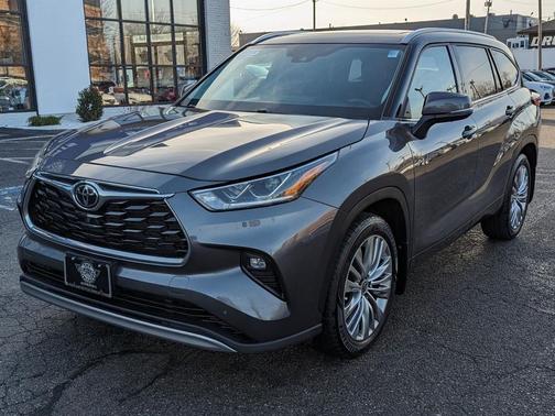 2022 Toyota Highlander Platinum