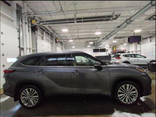 2022 Toyota Highlander Platinum
