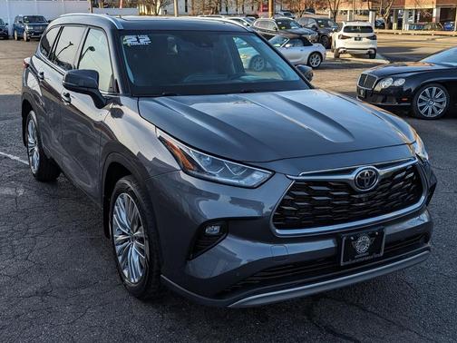 2022 Toyota Highlander Platinum