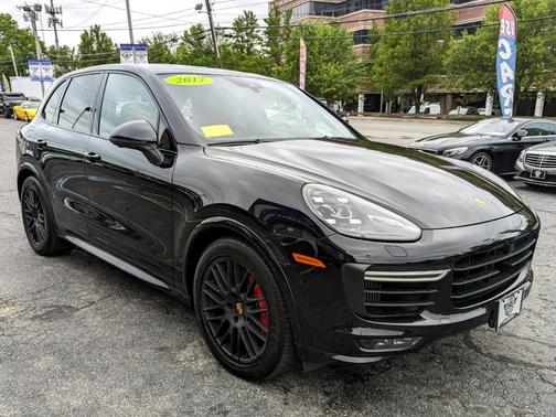 Photo 5 of 52 of 2017 Porsche Cayenne GTS