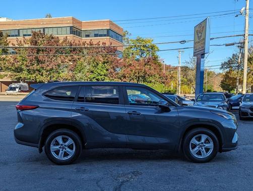 2023 Toyota Highlander LE