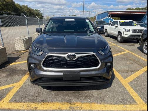 2023 Toyota Highlander LE