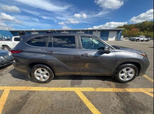 2023 Toyota Highlander LE