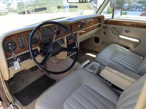 Brown 1979 Rolls-Royce Silver Shadow