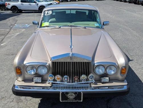 Brown 1979 Rolls-Royce Silver Shadow