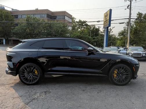 2023 Aston Martin DBX 707