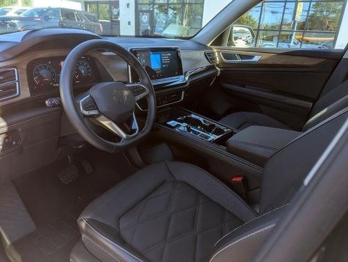 2024 Volkswagen Atlas 2.0T SE w/Technology 4MOTION