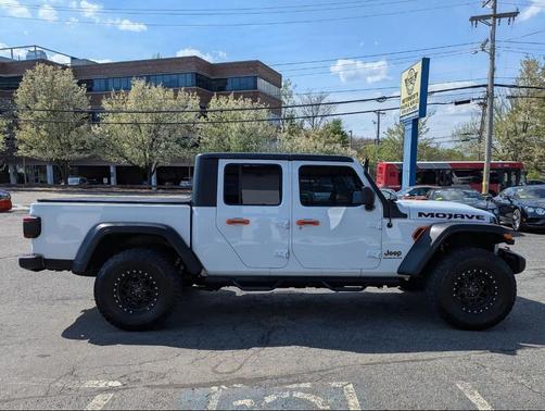 Bright White Clearcoat 2021 Jeep Gladiator Mojave 4x4